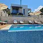 Damari Luxury 3 Bedroom With Private Pool, Skiathos