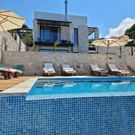 Damari Luxury 3 Bedroom With Private Pool, Skiathos