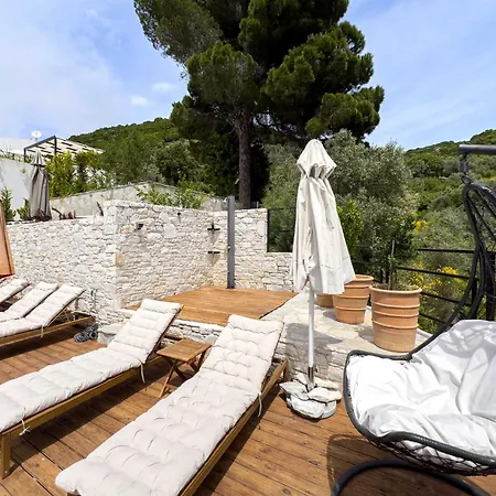 Damari Luxury 3 Bedroom With Private Pool, Skiathos