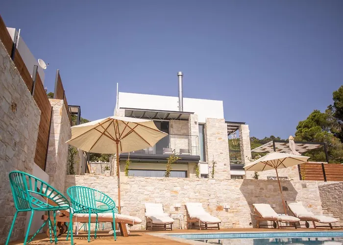 Damari Luxury 3 Bedroom With Private Pool, Skiathos