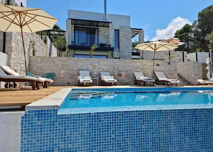 Damari Luxury 3 Bedroom With Private Pool, Skiathos