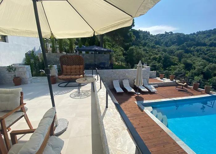 Damari Luxury 3 Bedroom With Private Pool, Skiathos