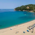 Damari Luxury 3 Bedroom With Private Pool, Skiathos Vilă *