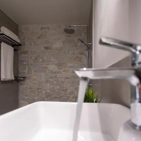 Damari Luxury 3 Bedroom With Private Pool, Skiathos