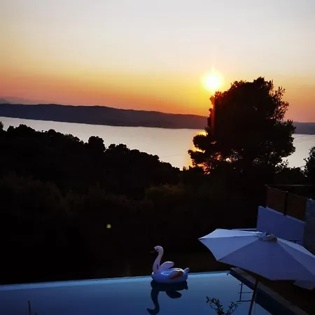 Damari Luxury 3 Bedroom With Private Pool, Skiathos Moni Evaggelistrias