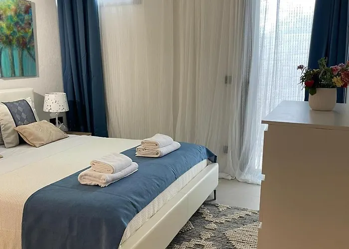 Damari Luxury 3 Bedroom With Private Pool, Skiathos