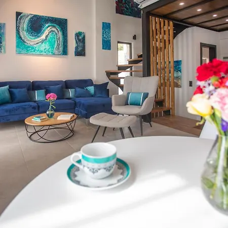 Damari Luxury 3 Bedroom With Private Pool, Skiathos فيلة