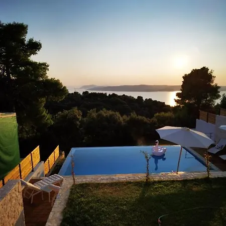 Damari Luxury 3 Bedroom With Private Pool, Skiathos فيلة Moni Evaggelistrias