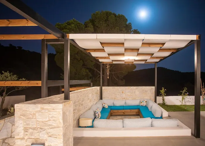 Damari Luxury 3 Bedroom With Private Pool, Skiathos 빌라 Moni Evaggelistrias