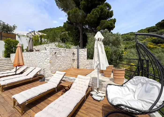 Damari Luxury 3 Bedroom With Private Pool, Skiathos